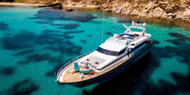 Luxury Private Party Cruise in Mykonos | Akhir 27 Charter Events on Board