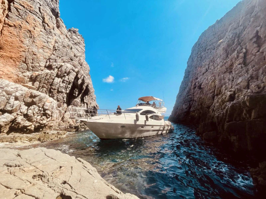 Azimut 42 Private Cruise in Crete – Elounda & Spinalonga | Events on Board