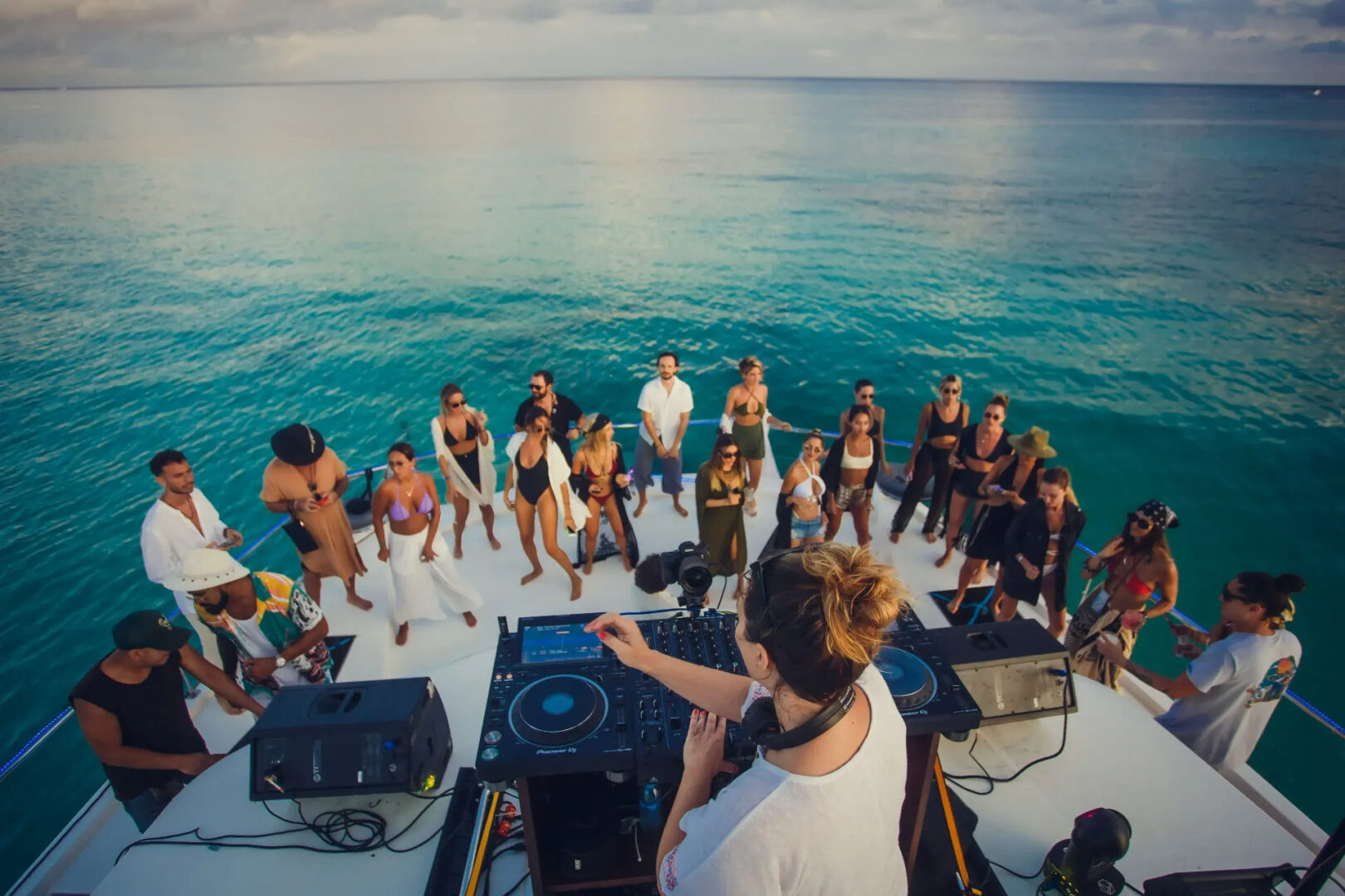 Dj_evening_beat_half-day_private_yacht_party_in_Riviera_Maya_Events_on_board_