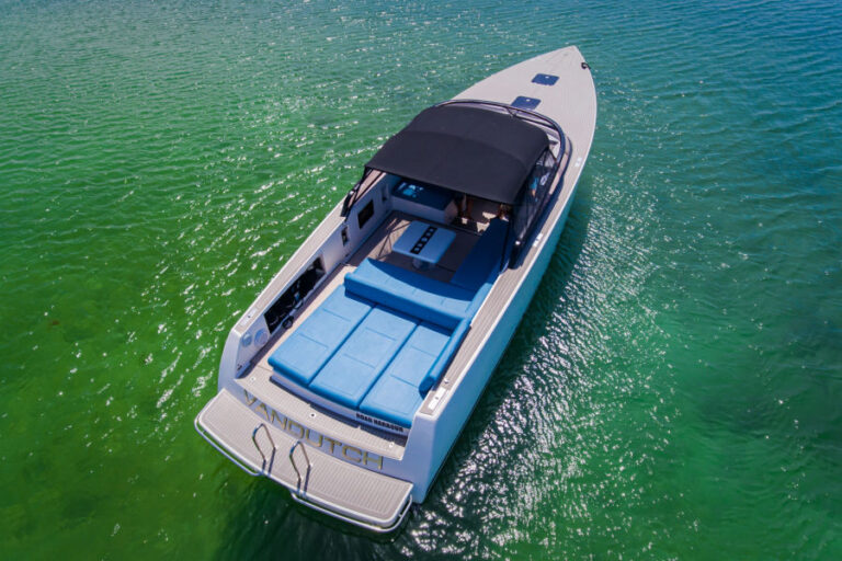 Luxury 4-Hour Cozumel Cruise on Van Dutch 40: Snorkeling, Sunbathing & Indulgence Events on Board