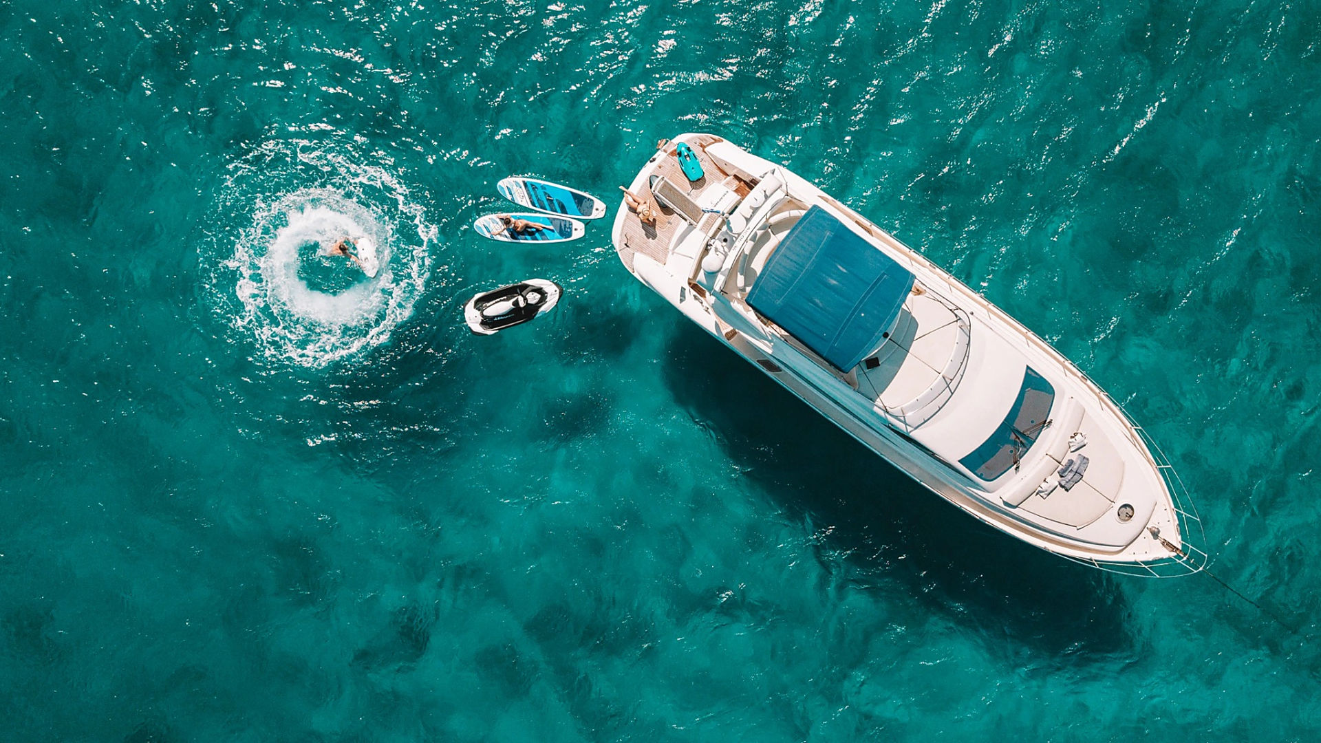 golden yachting and sailing
